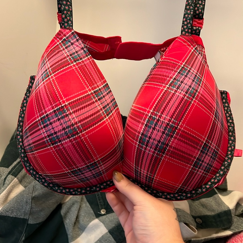 Victoria secret plaid Christmas bra in size 40d new with tags never worn